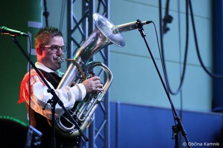 Ansambel bratov Poljanšek že 50 let navdihuje in zabava z nepozabnimi melodijami (2)